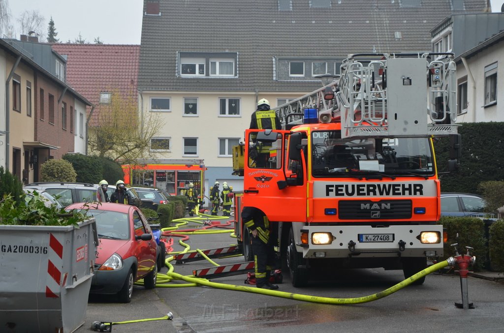 Feuer 2 Dach Koeln Brueck Diesterweg P68.JPG - Miklos Laubert